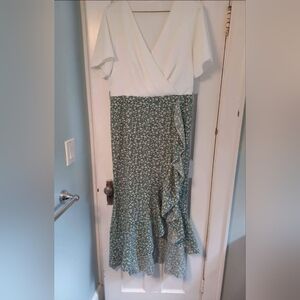 3/$8 Large Womens Dress Flowy Summer Patterened Flower Floral